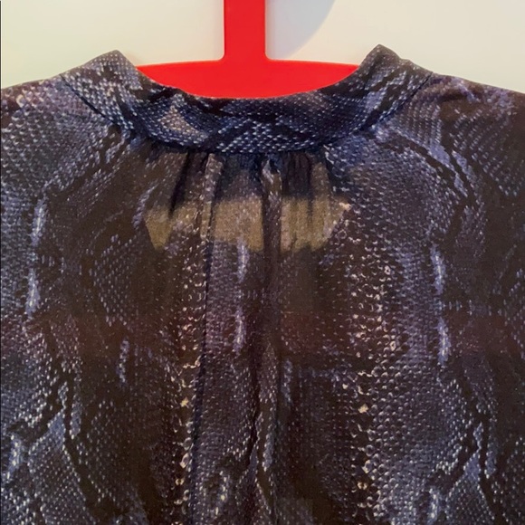 Babaton dress. Silky texture dress. - Picture 6 of 8